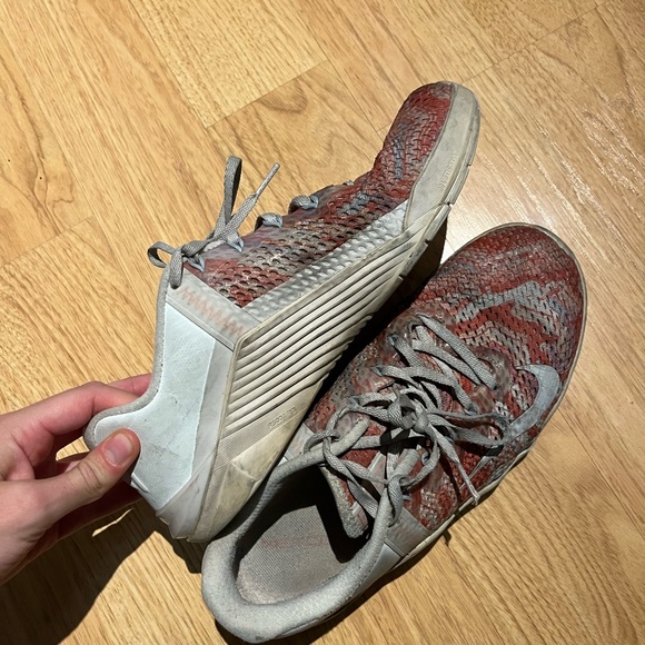 Woman’s Nike Metcons - Picture 5 of 6